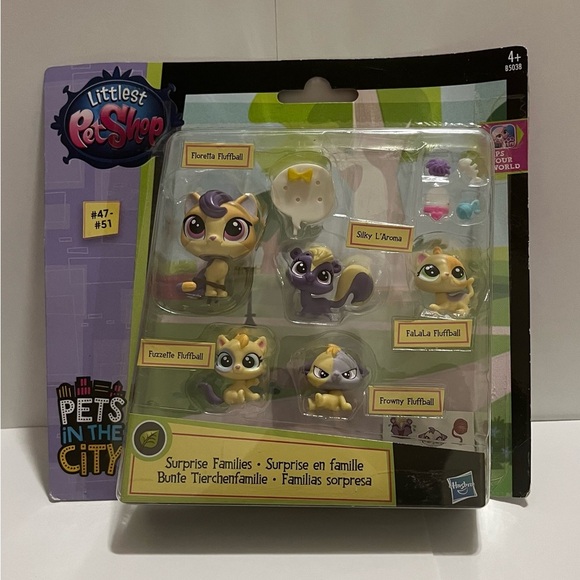Littlest Pet Shop Families-FluffBall Cats and Silky L’Aroma Skunk - Picture 1 of 9